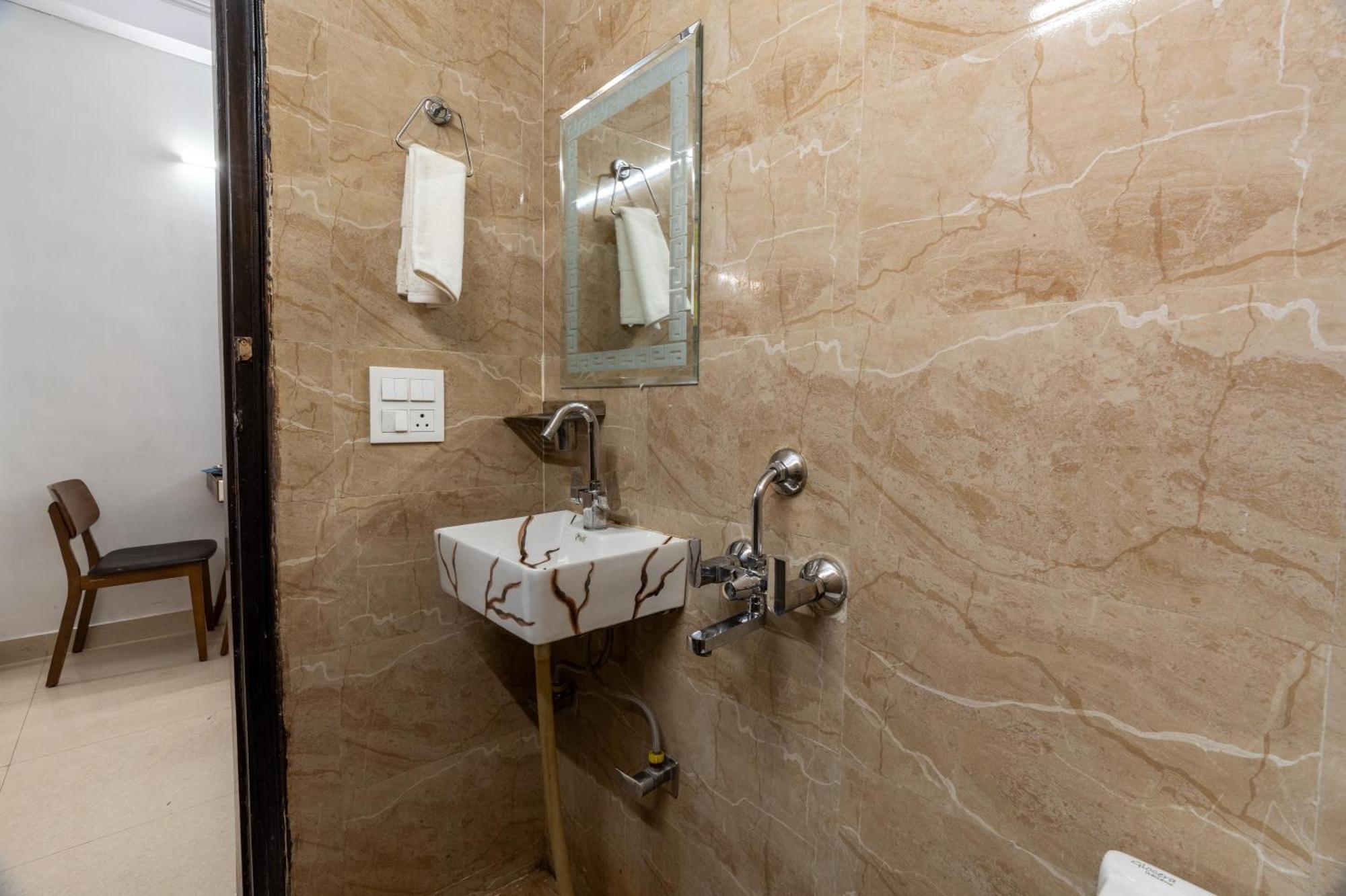 Апартаменты Homlee-Vintage 2Bhk-Ndls-Lift-Bharat Mandapam Нью-Дели Экстерьер фото